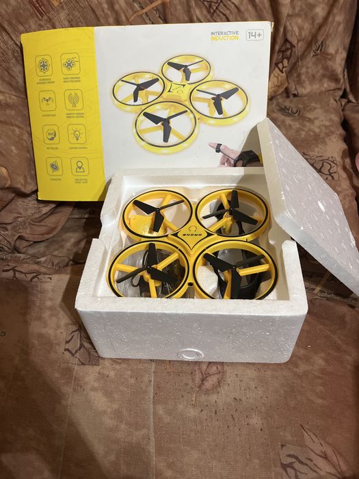 Управляван с жестове мини дрон.Коледен подарък за деца.