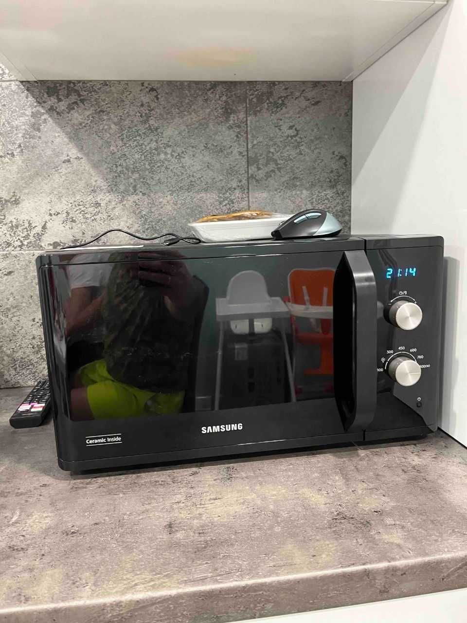 Микроволновая печь Samsung (23L)  Ceramic Inside Model: MS23K3614AK/UZ