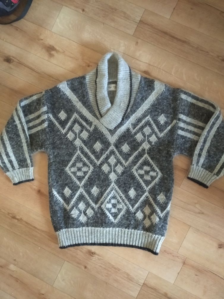 Теплый пуловер, свитер
