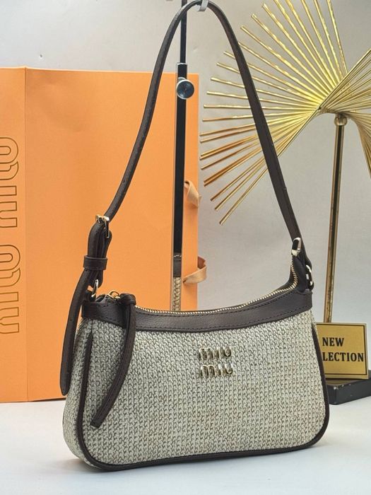 Geanta Miu Miu noua !!! Dimensiuni 24/15 !!!