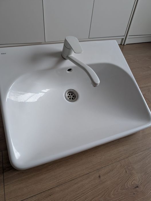 Lavoar alb baie suspendat KOLO din ceramicaa