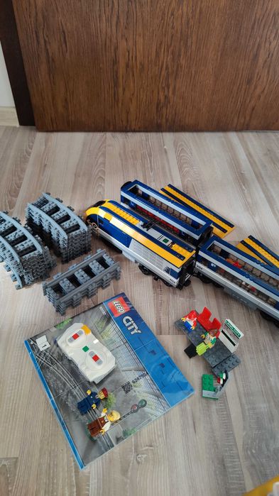 LEGO City 60197 - Tren Pasageri