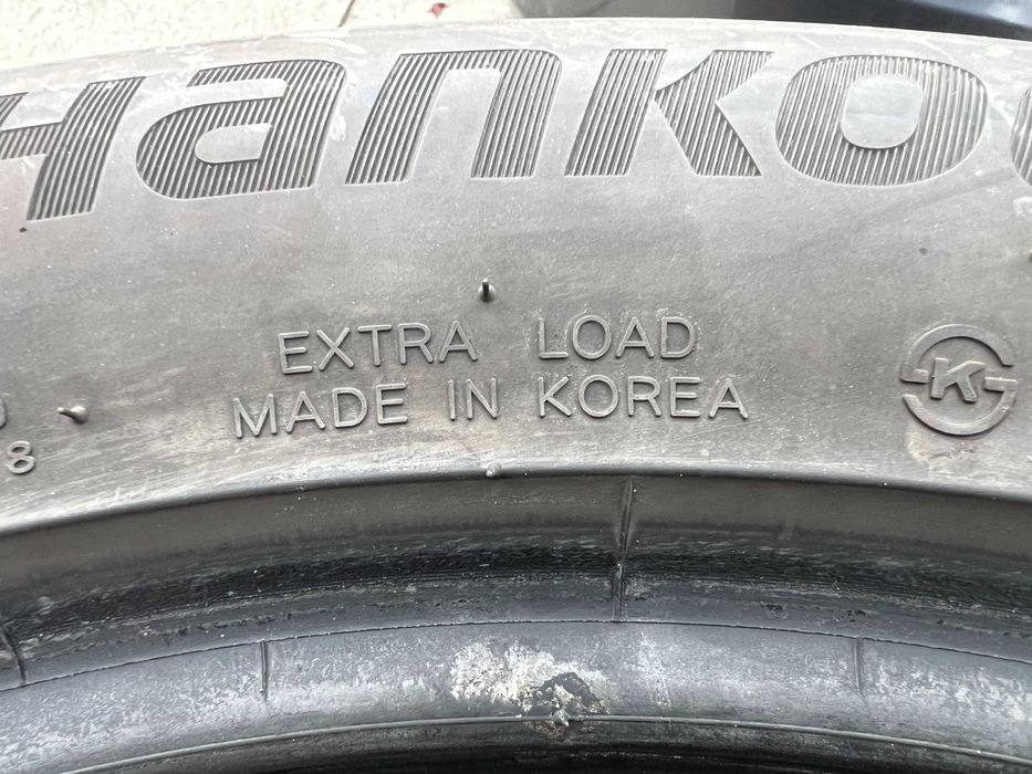 Продавам 2бр. зимни гуми Hankook 215/55/18 99V DOT2922 Made in KOREA!!