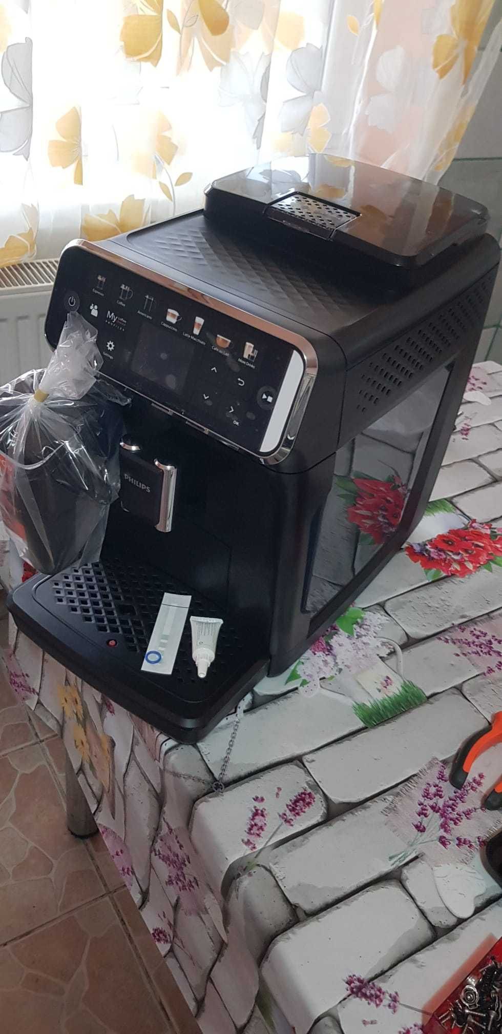 Espressor automat Philips LatteGo Seria 5400/NOU FULL