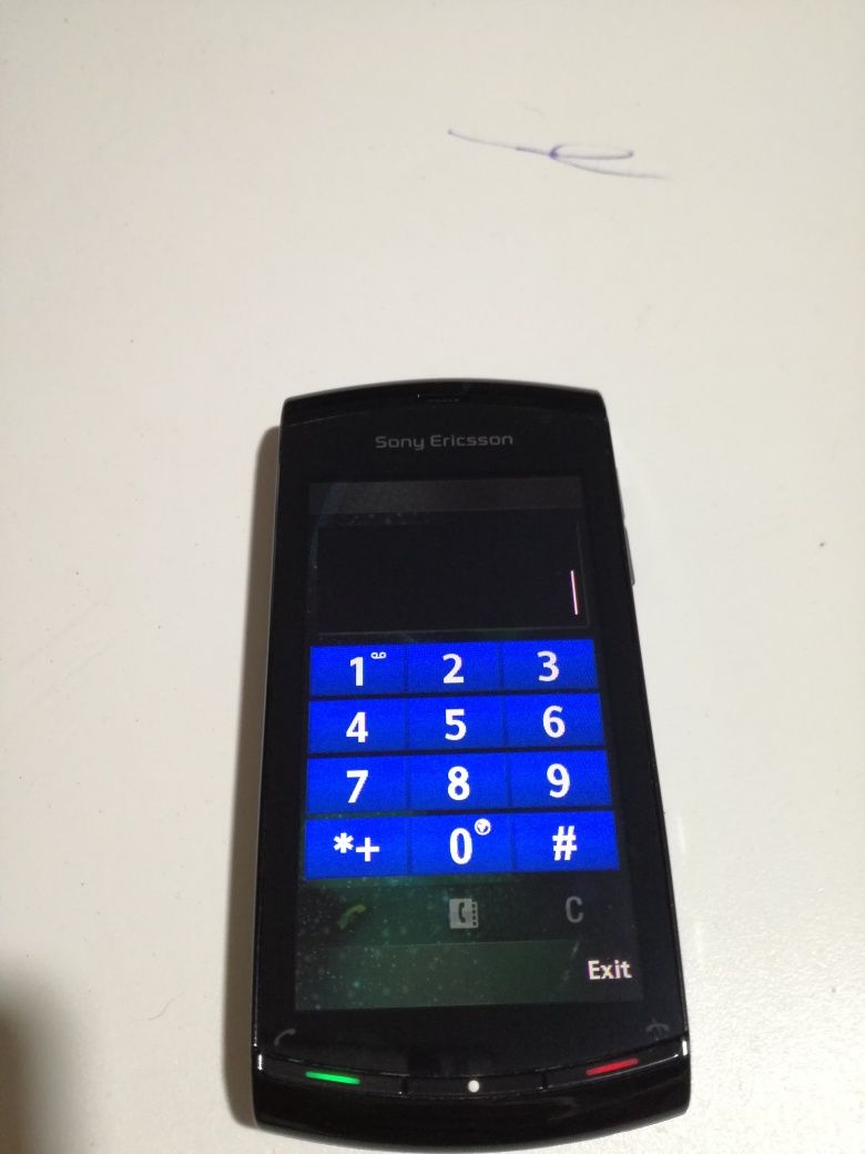 Sony Ericsson Vivaz HD телефон GSM