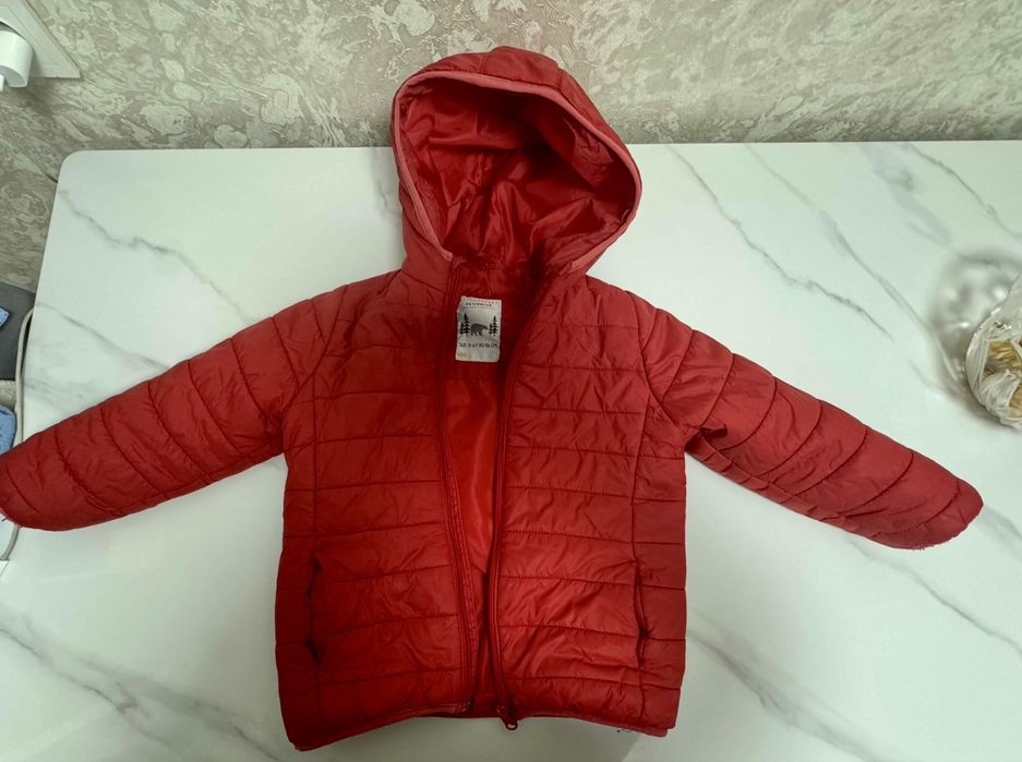 Продам детскую осеннюю куртку