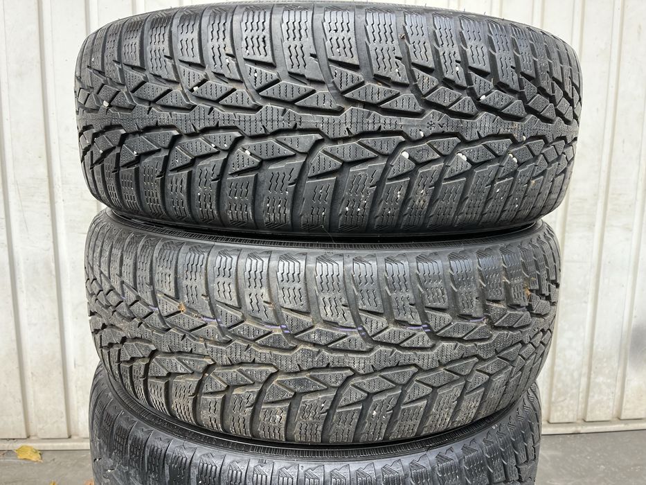 4 anvelope iarna 185/60 R15, Nokian, 5-6mm profil ramas!