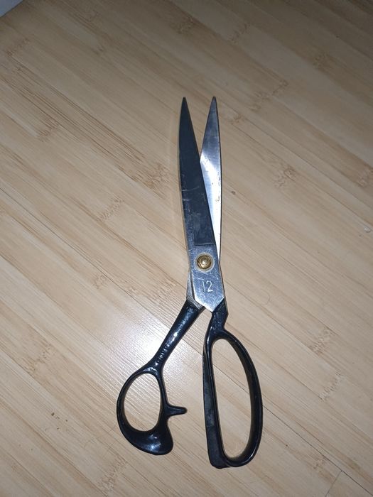 Ножницы портновские очень острые и удобные