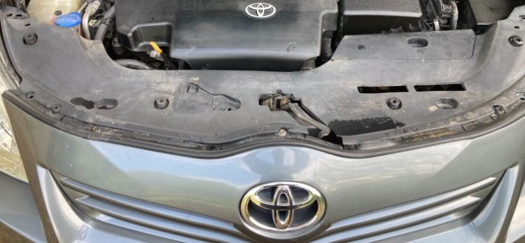 Кора над радиаторите за тойота версо/ Toyota Verso 09-12г