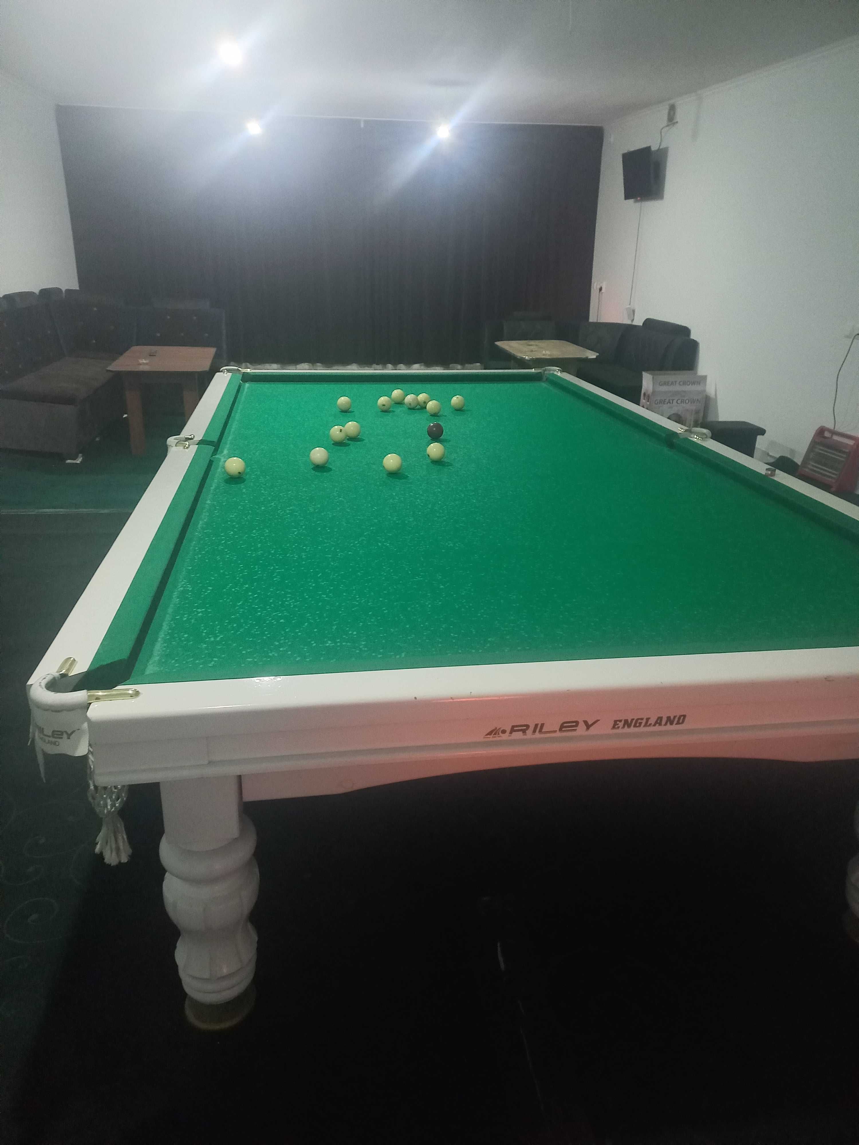 BILLIARD STOL sotiladi,FULL KOMPLEKT,3 kiy va billiard sharlari bilan