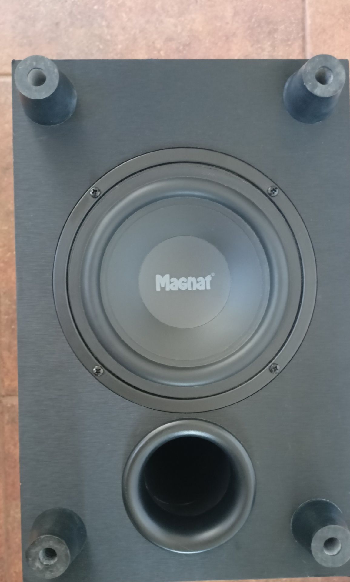 Vand subwoofer Magnat (activ)
