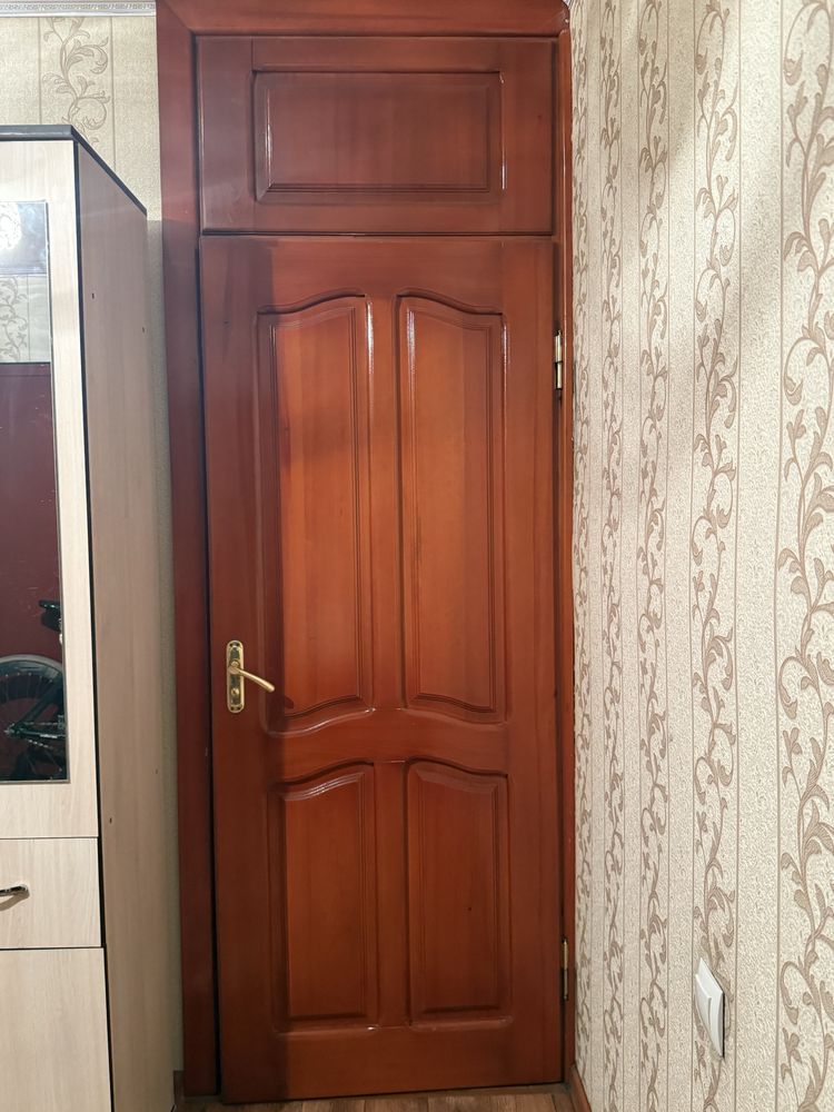 двери из натурального  дерева