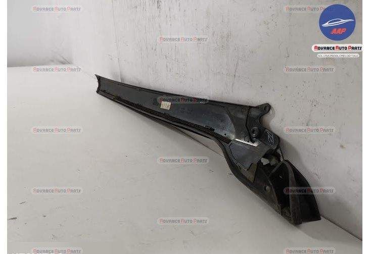 Орнамент Стълб Предно Стъкло Дясна Страна Оригинален Ланд Ровер / Land