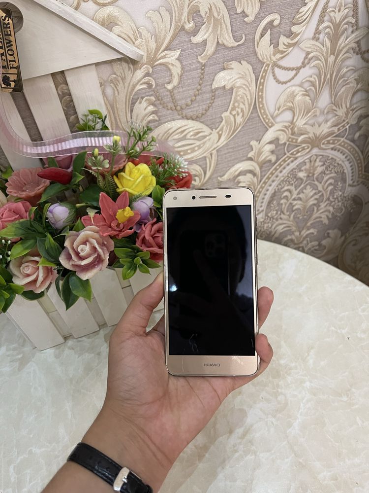 Huawey zor telefon sastiyana yahshi ideal
