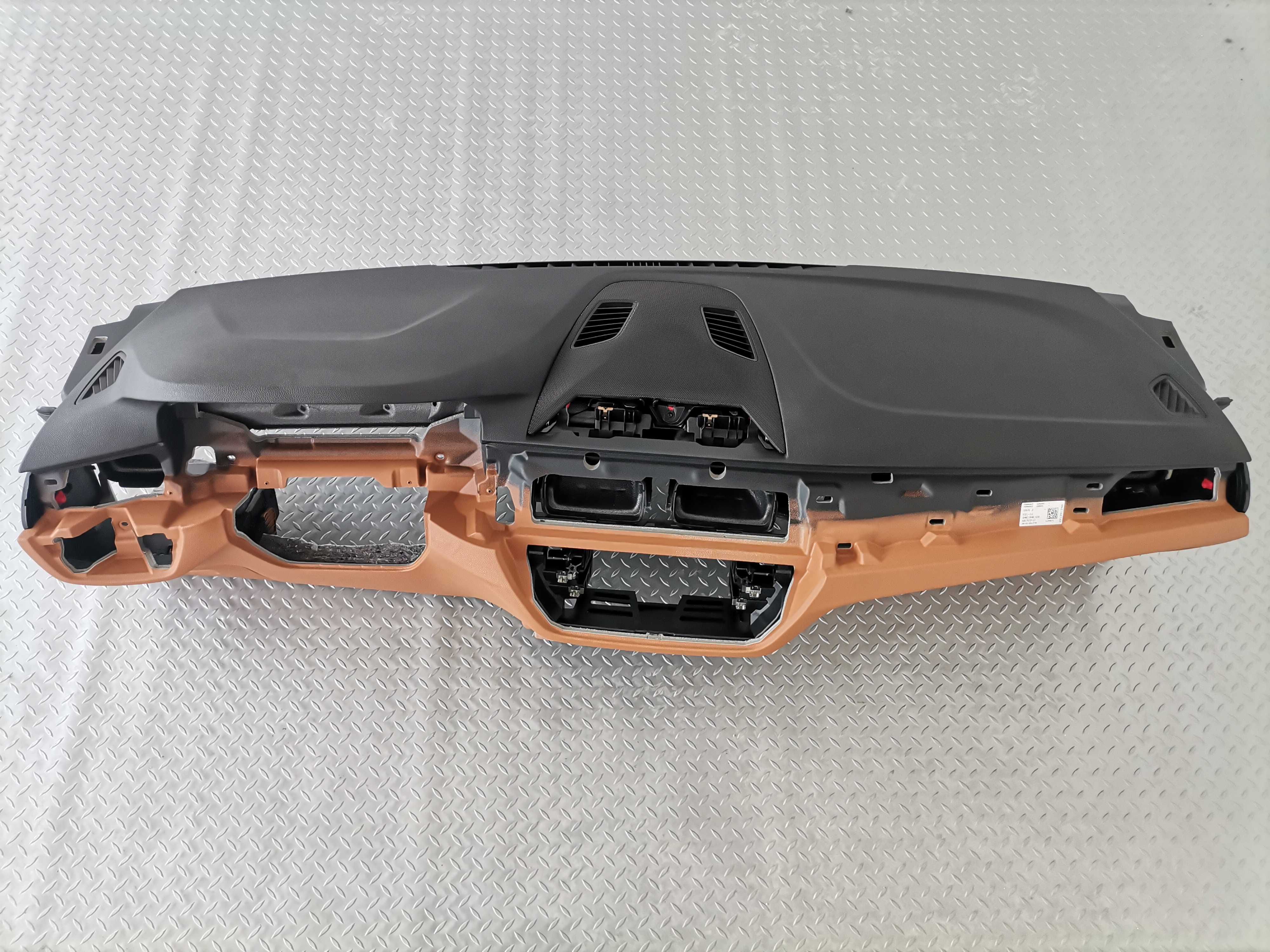 Ново Табло BMW 5 G30 G31 G38 Lci без HUD Cognac гума