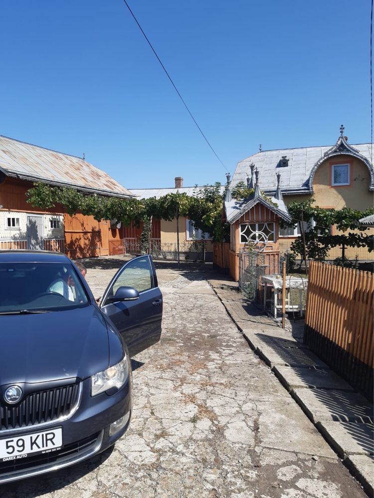 Gospodarie de vanzare in Zaharesti
