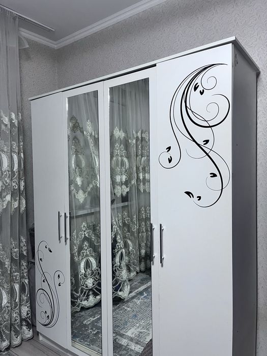 Продаётся комплект мебели (компьютерный стол + кровать + шкаф)