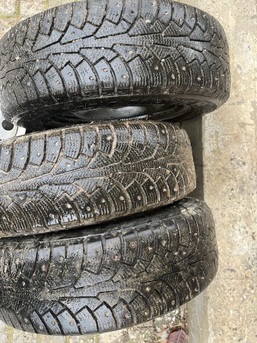 Зимние шины Triangle R14 3 шт и 4 штампованных диска