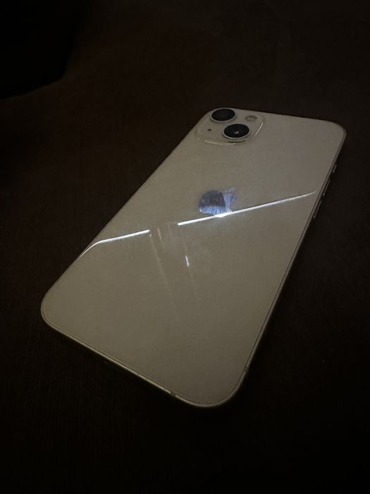 iPhone 13 с протектор и два калъфа