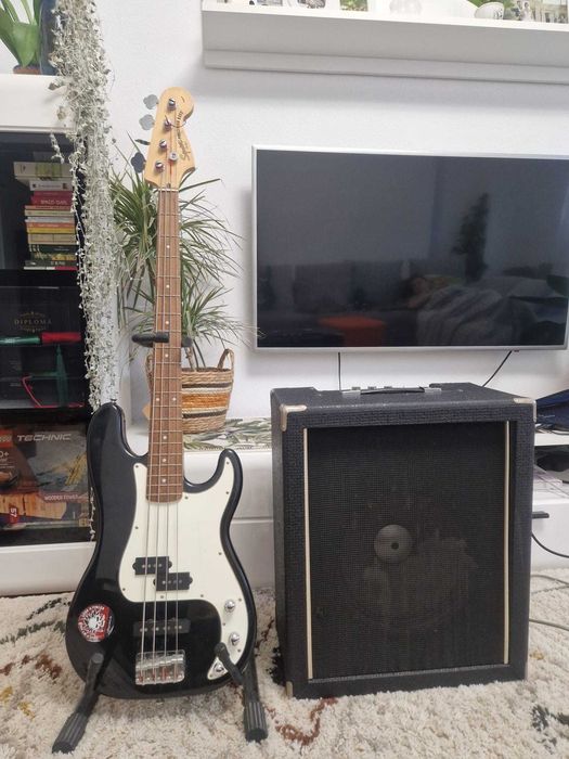 Vand chitara Bass Squier Standard din 2005 made in Indonesia.