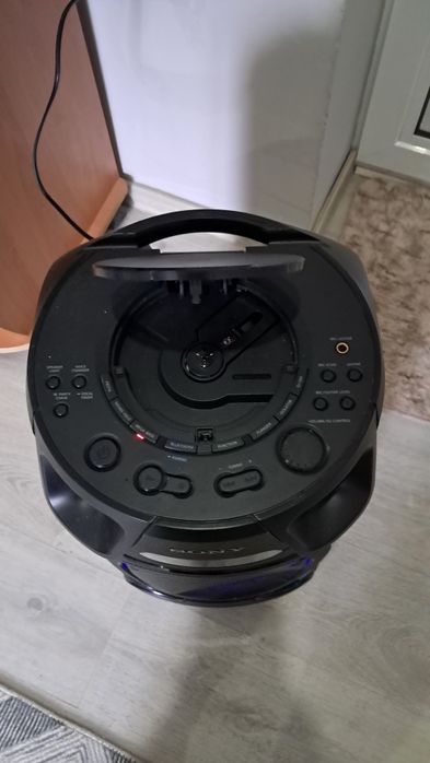 Продавам Sony Mhc-V13