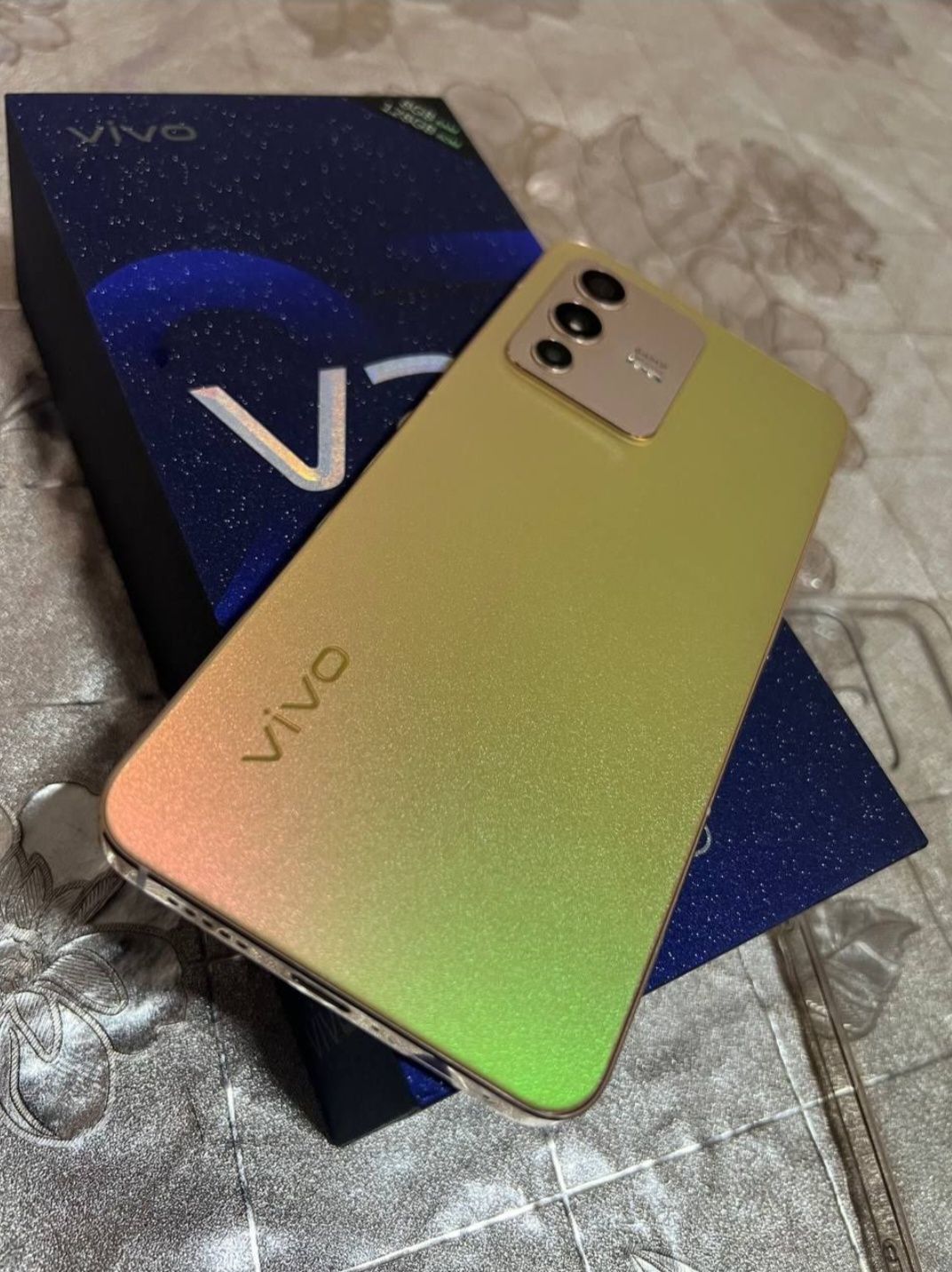 Vivo v23 5G oltin rang