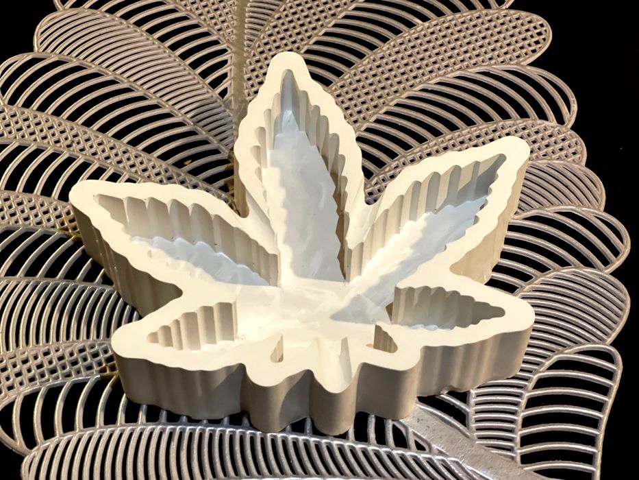 Scrumieră frunză handmade din ipsos