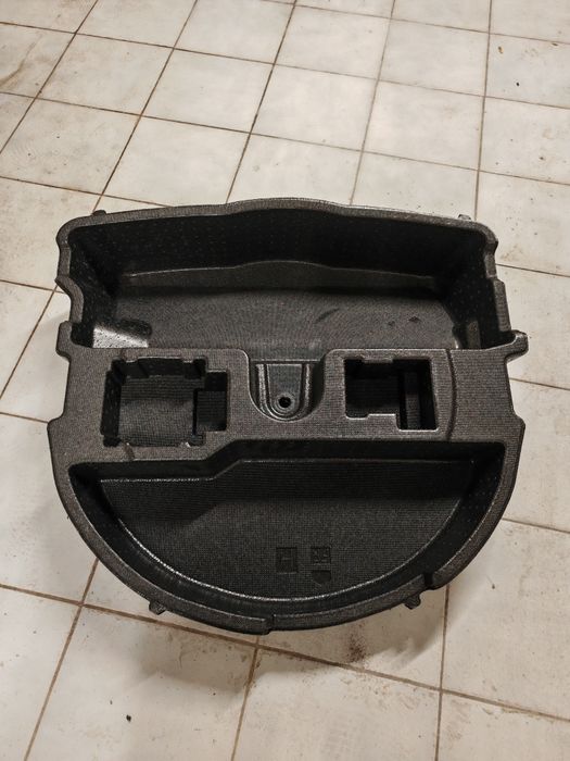 Разпределител за багажник за Тойота РАВ 4, 2019-2025 г.