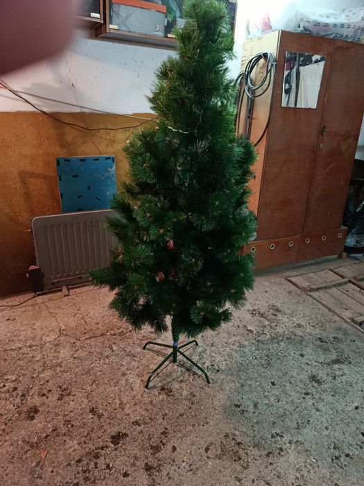 Продам ёлку 1.8метра