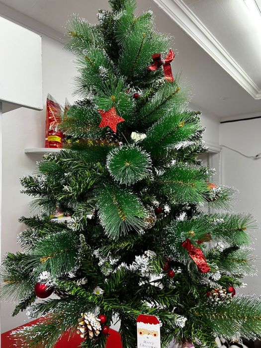 Елка с игрушками