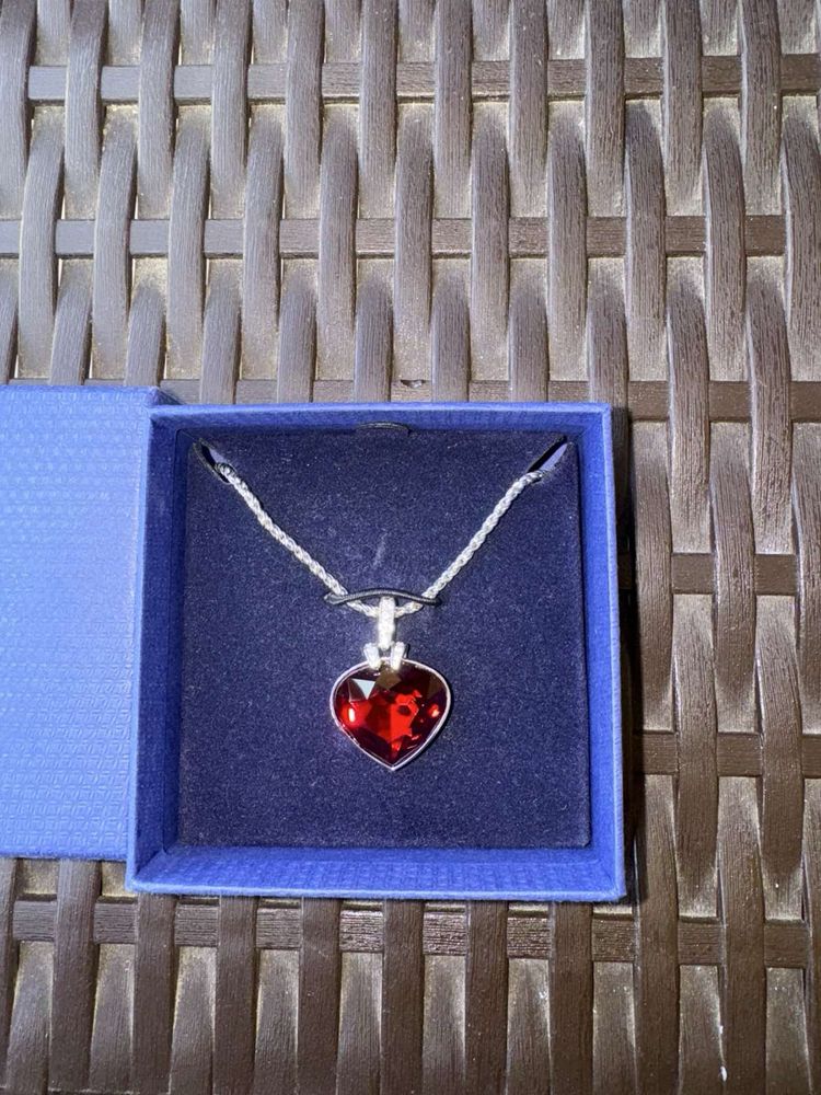 Колие с червено сърце на SWAROVSKI