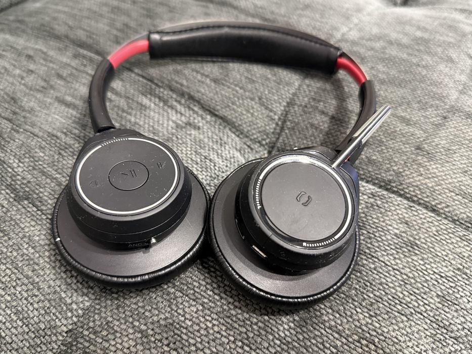 Слyшaлки Plantronics Voyager
