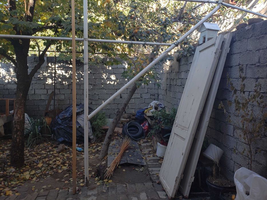 Уй-жой, ховли сотилади