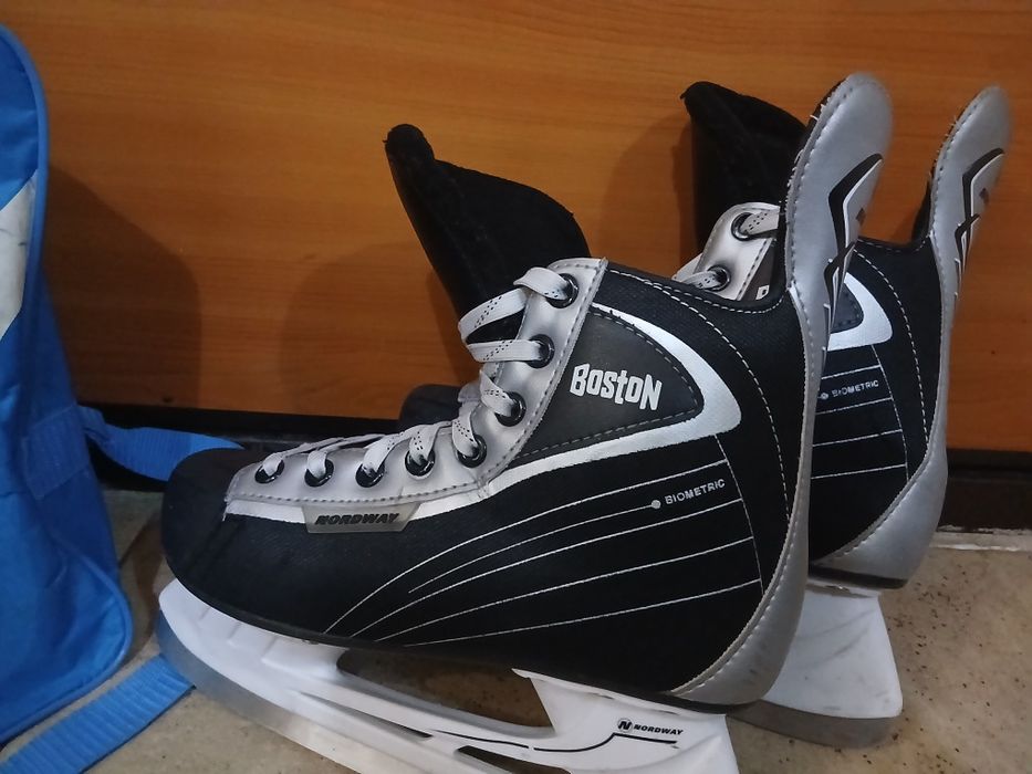 Продам коньки хоккейные