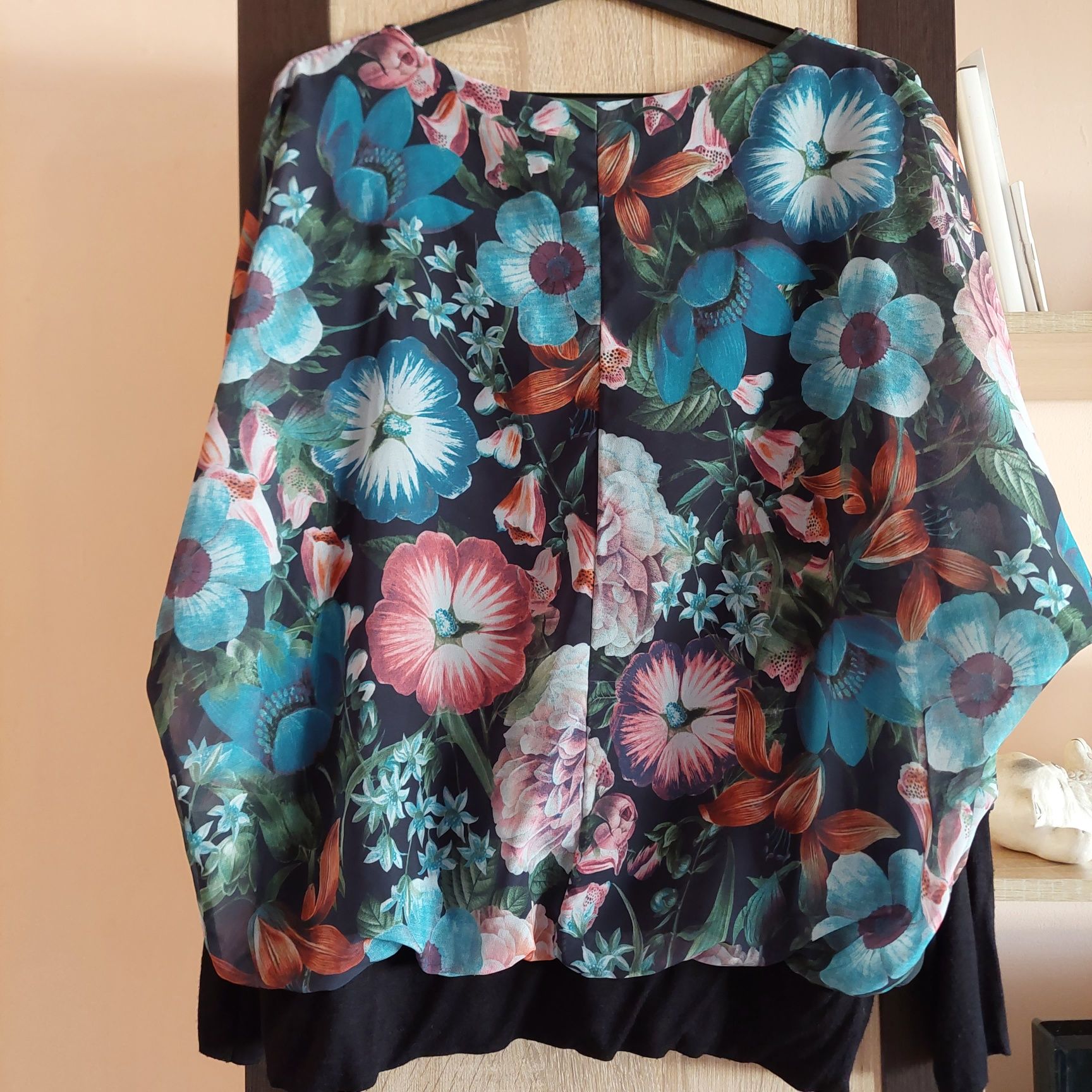 Дамска цветна блуза