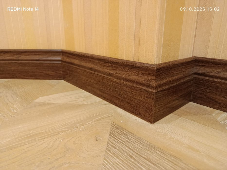 Установка МДФ плинтуса.