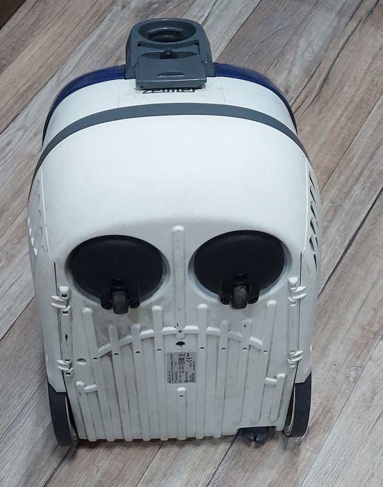 Моющий пылесос .