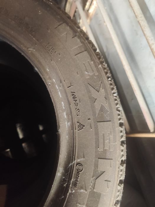 Продам зимние шипованные шины NEXEN