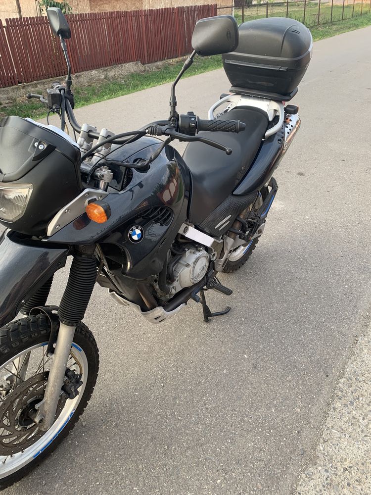 Vând motocicleta BMW F650gs