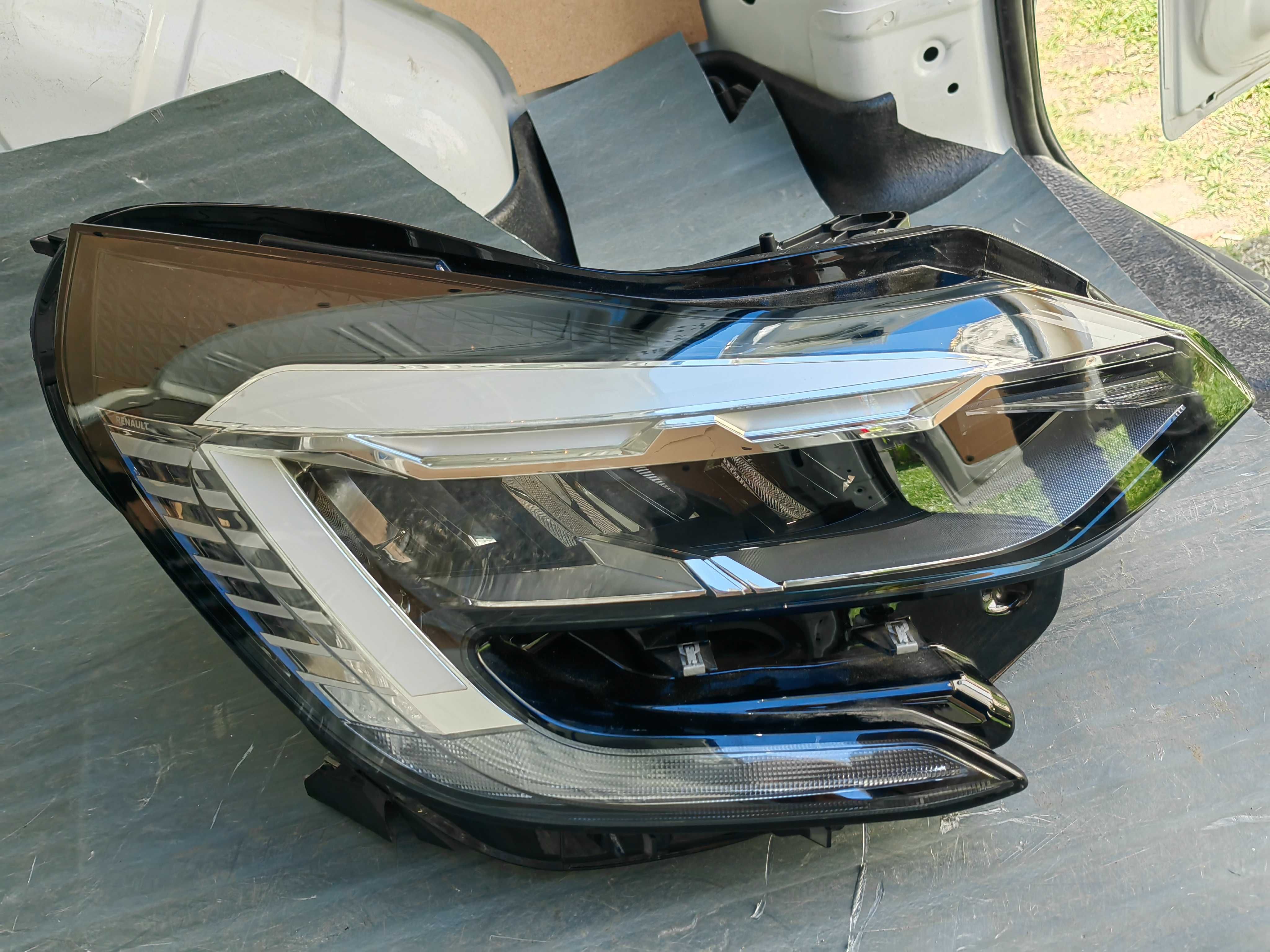 Фар Renault Captur FULL LED десен/Фар Рено Каптюр LED/Фар Captur Ориги