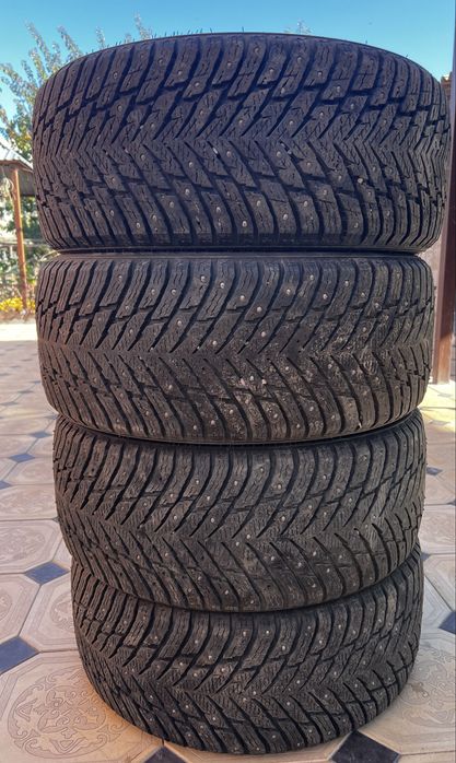 Продам резину Nokian Hakkapeliitta 10P 235/45 R18 B отличном состоянии