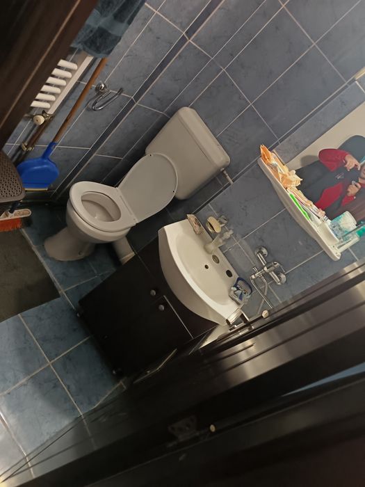 Închiriez cameră într-un apartament cu două camere