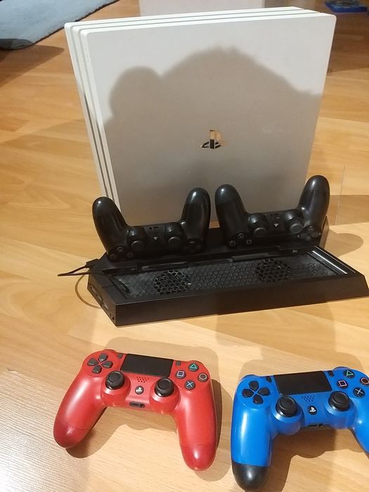 Cand PS 4 PRO , 4k ,1 TB