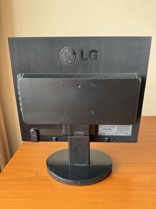 Монитори за компютър  изправни и работещи