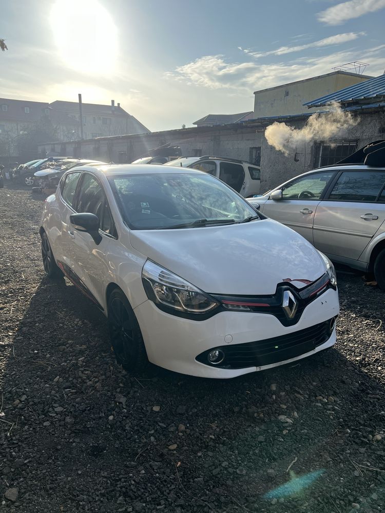 Dezmembrez Renault Clio 4 2013-2020 Usa Bara Haion Capota