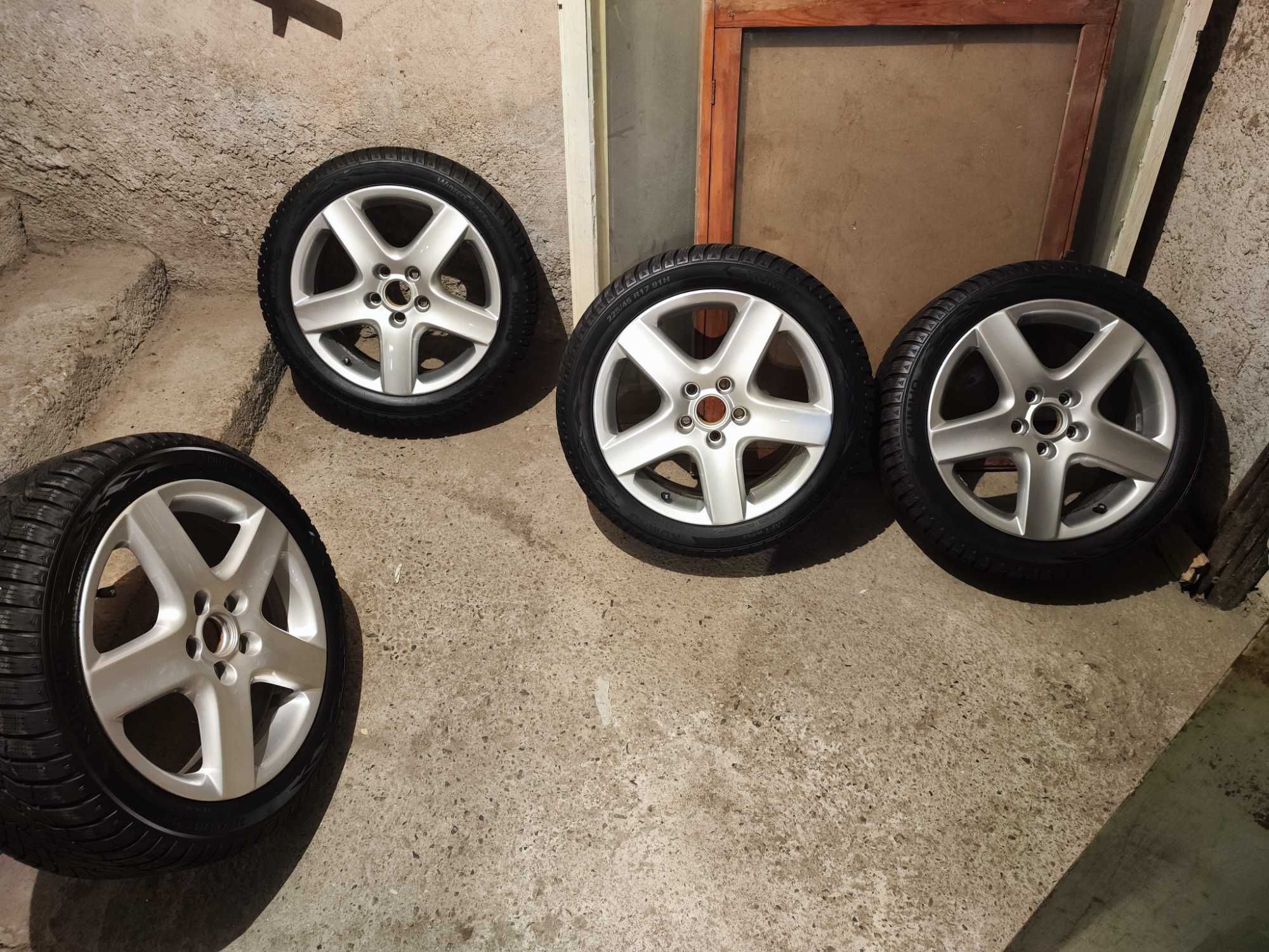 Зимни гуми Kumho Wintercraft WP52 225/45/17 с джанти 17" 5x112