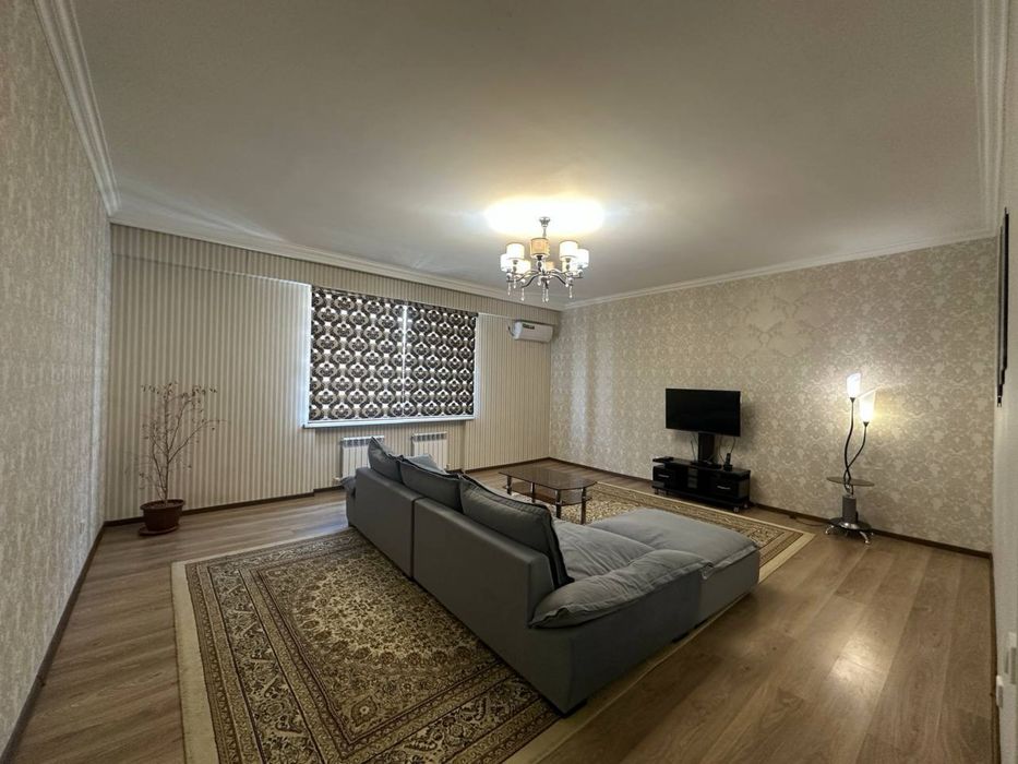 Сдаётся 3-х комнатная. Ц-2, Алайский, Новостройка