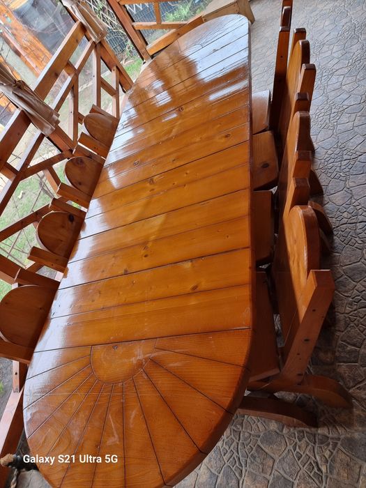 Mobilier de gradina, format din masa și 8 scaune, din lemn masiv