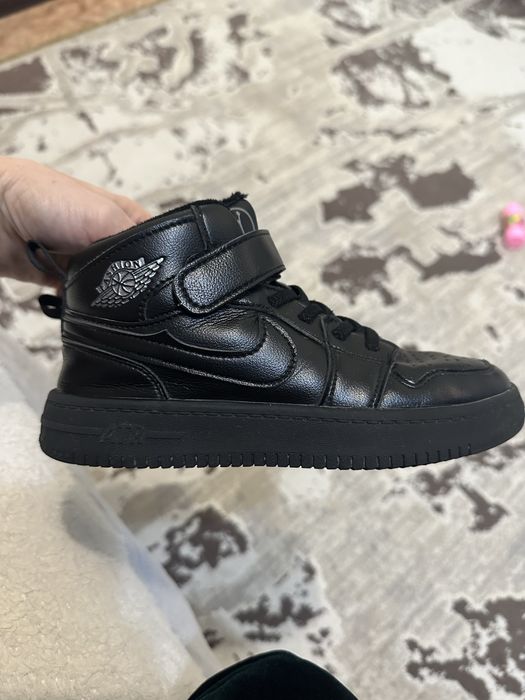 Утепленные кроссовки на флисе размер 34 в отличном состоянии