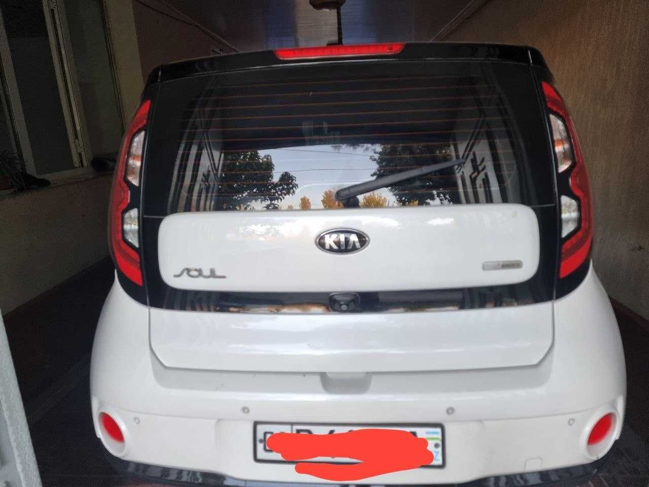 Kia Soul EV (полностью электрический кроссовер) 2017
